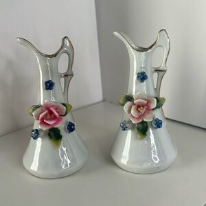 Vintage porcelain bud vases. Lot of 2. Good condition.Vintage, grandma core,rose